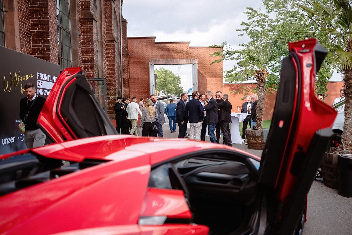 Lamborghini mit geöffneten Türen beim FOI-Dinner im Mai 2026