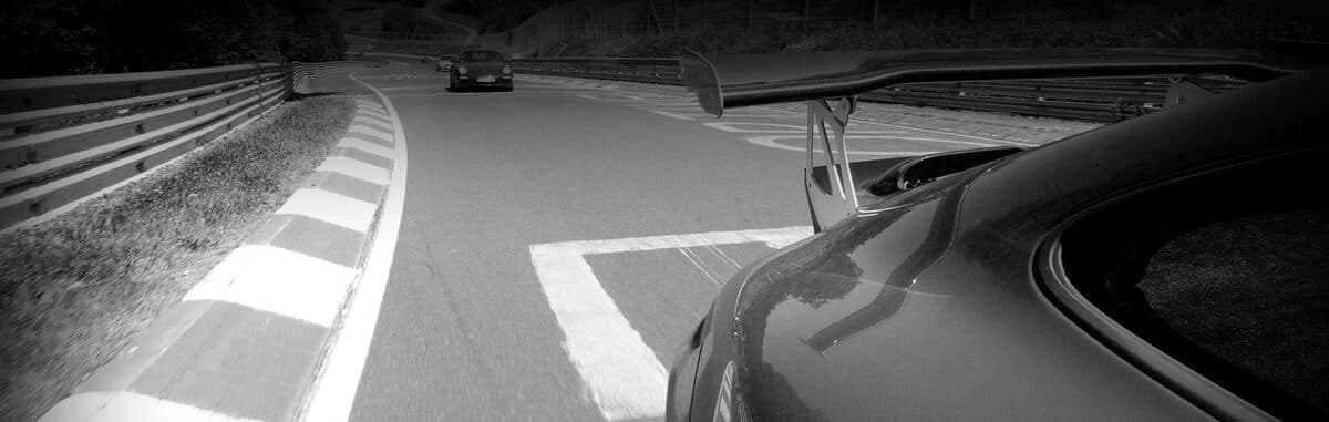 Blick aus dem Cockpit auf die Rennstrecke bei einem Training der School of Racing